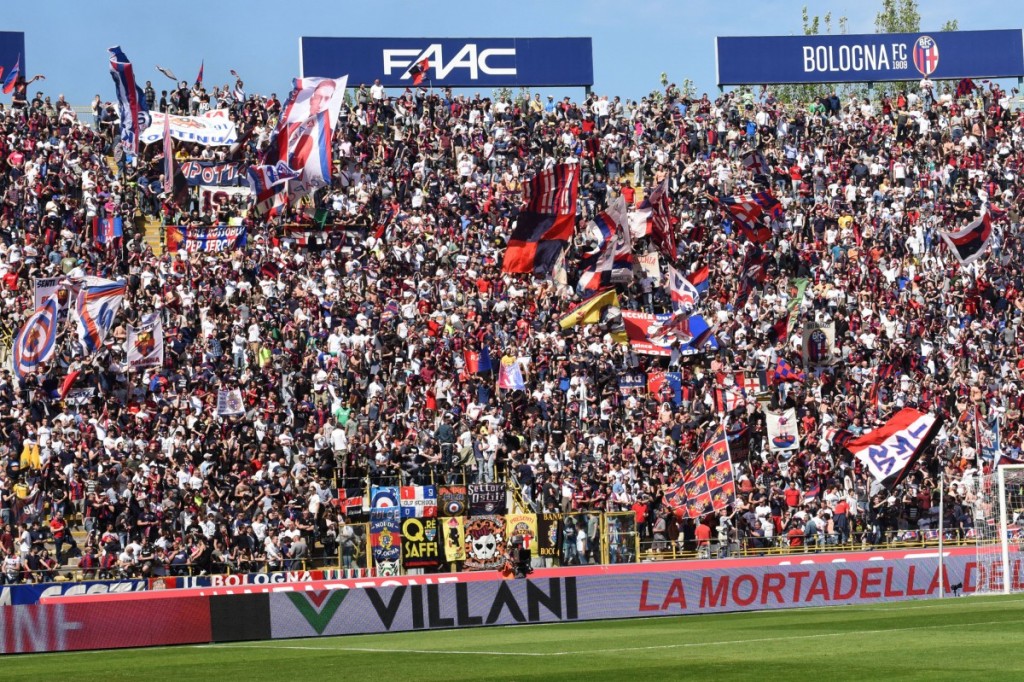 tifosi rossoblù dall'ara