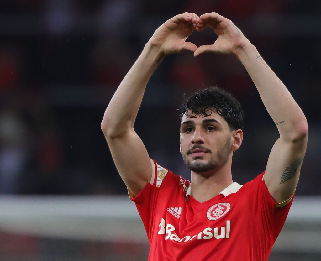 Internacional v Fluminense - Brasileirao 2022