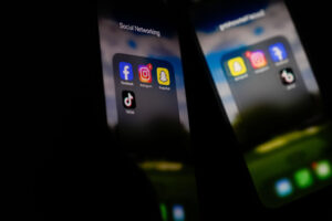 Australia Passes Law Banning Social Media Access For Under 16s